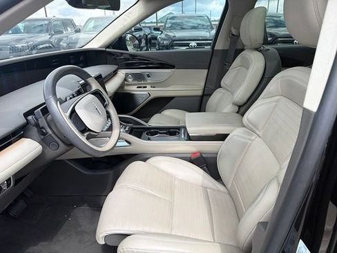 Used 2025 Lincoln Nautilus Reserve AWD/4WD image 6