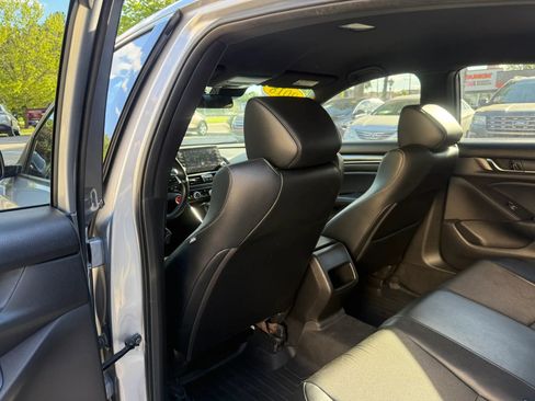 Used 2018 Honda Accord Sport image 13