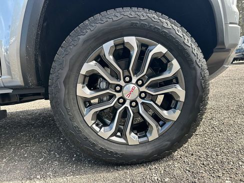 New 2026 GMC Canyon Denali image 13