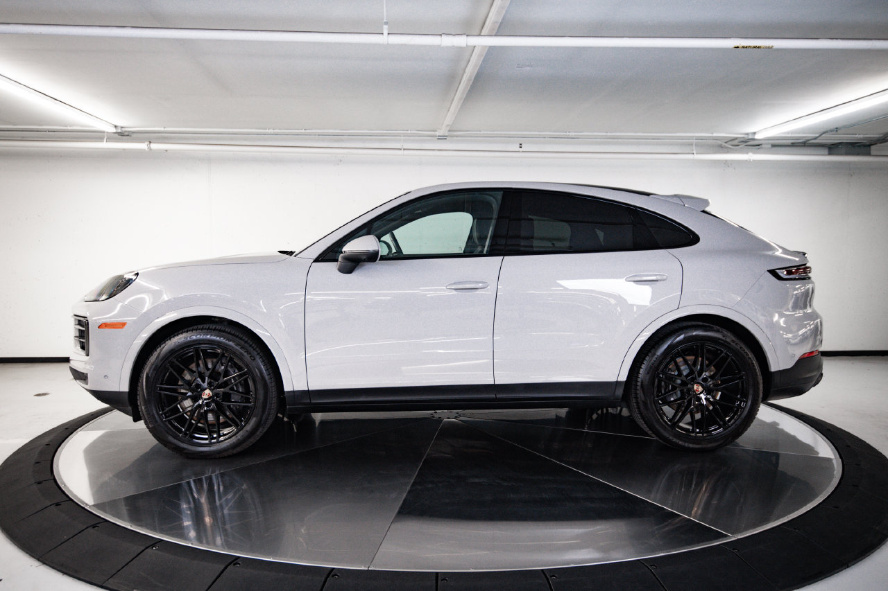 Certified 2026 Porsche Cayenne Coupe AWD/4WD image 2