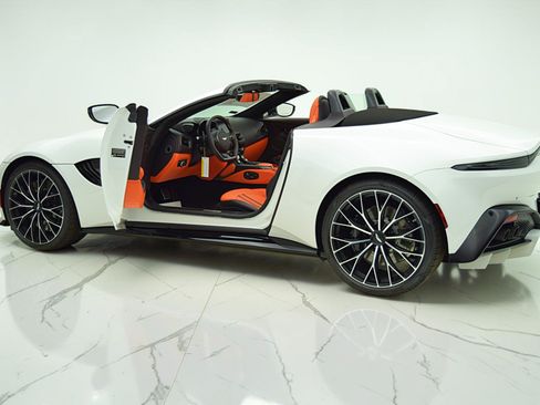 Used 2023 Aston Martin V8 Vantage Roadster RWD image 5