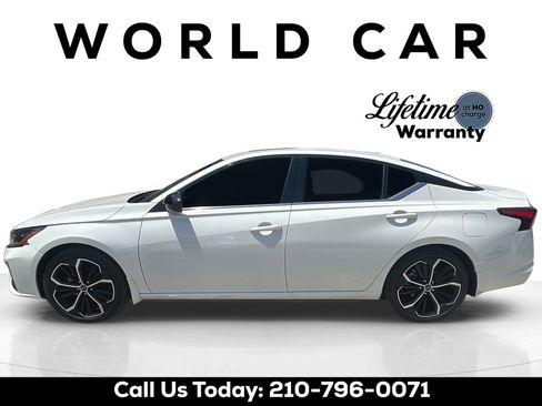 Used 2025 Nissan Altima 2.5 SR w/ SR Premium Package FWD image 6