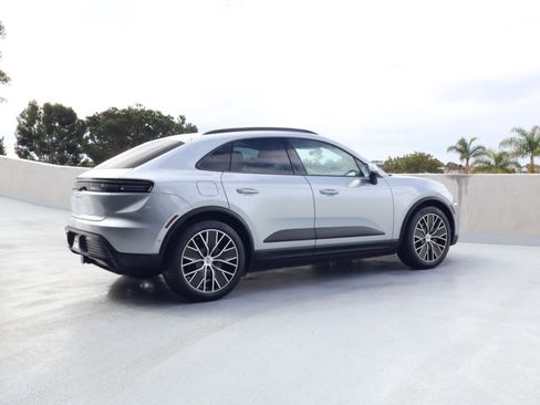 Certified 2025 Porsche Macan Electric RWD image 8