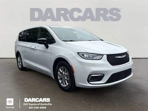 Used 2025 Chrysler Pacifica Select FWD image 1