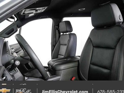 Certified 2024 Chevrolet Suburban LT RWD image 6