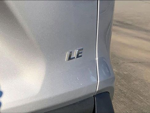 Used 2020 Toyota RAV4 LE image 10