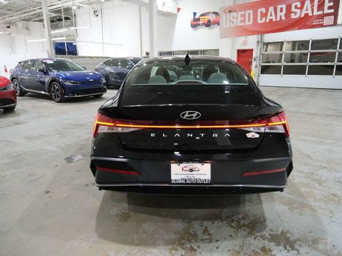 Used 2025 Hyundai Elantra SEL image 9