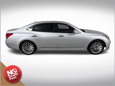 Used 2016 Hyundai Equus Signature RWD image 2