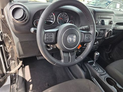 Used 2017 Jeep Wrangler Sport w/ Connectivity Group AWD/4WD image 9