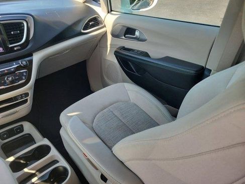 Used 2018 Chrysler Pacifica Touring Plus image 15