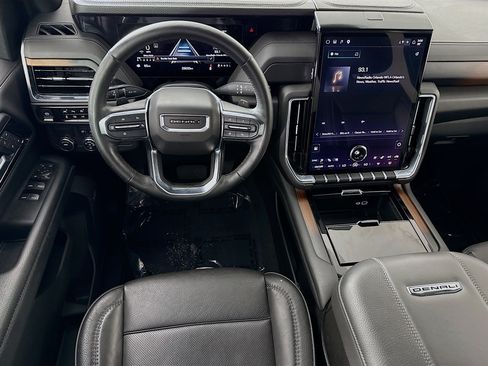 Used 2025 GMC Yukon XL Denali RWD image 17