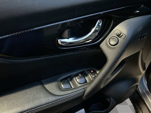 Used 2018 Nissan Rogue SL AWD/4WD image 25