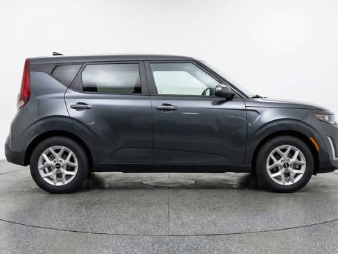 Used 2025 Kia Soul LX w/ LX Technology Package image 11