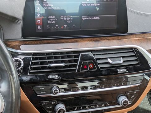 Used 2020 BMW 540i xDrive w/ M Sport Package image 11