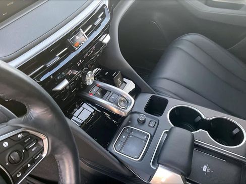 Used 2024 Acura MDX SH-AWD image 18