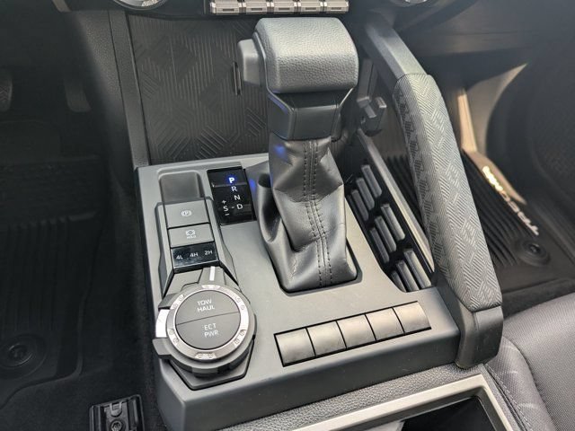 Used 2025 Toyota Tacoma SR5 AWD/4WD image 26