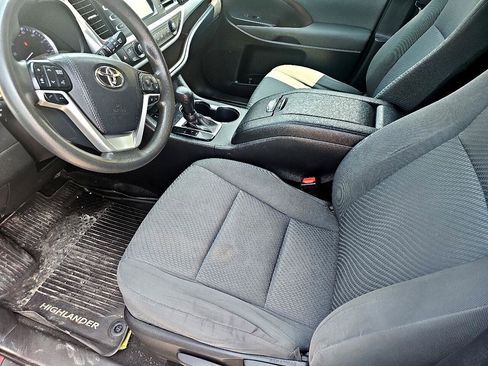 Used 2019 Toyota Highlander LE image 9