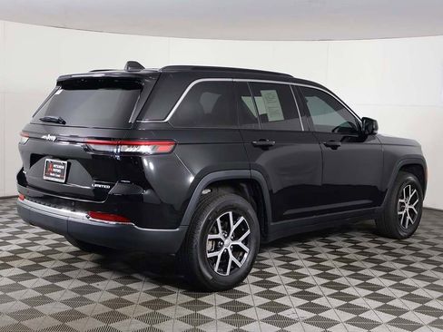 Used 2024 Jeep Grand Cherokee Limited image 11