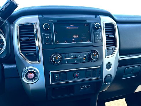 Used 2019 Nissan Titan SV image 31