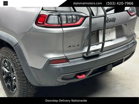 Used 2019 Jeep Cherokee Trailhawk image 16