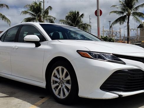 Used 2018 Toyota Camry LE FWD image 4