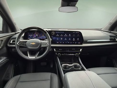 Used 2025 Chevrolet Traverse LT w/ Enhanced Driving Package FWD image 16