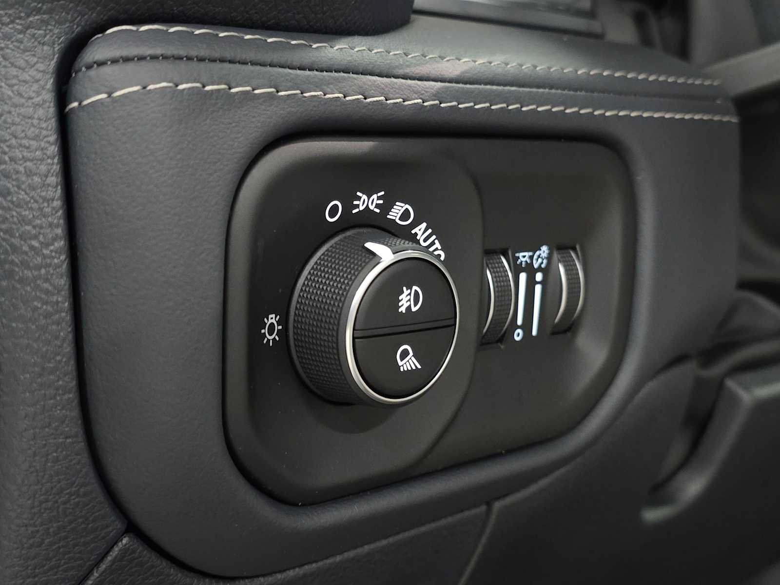 Used 2024 RAM 1500 Limited AWD/4WD image 25