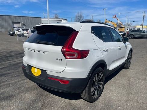 Used 2023 Volvo XC40 B5 Plus w/ Driver Assist Package AWD/4WD image 7