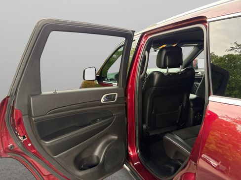 Used 2021 Jeep Grand Cherokee Laredo X AWD/4WD image 14