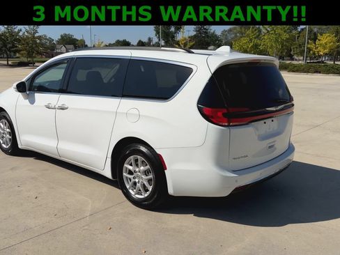 Used 2021 Chrysler Pacifica Touring-L FWD image 6