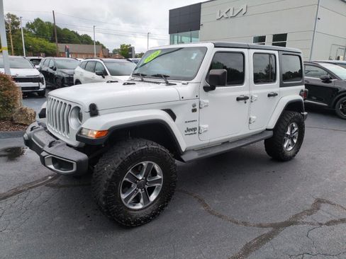 Used 2019 Jeep Wrangler Unlimited Sahara AWD/4WD image 3