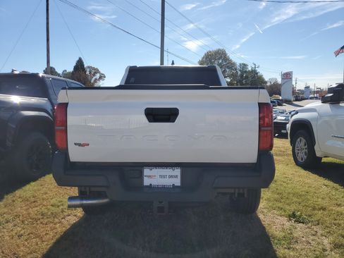 Used 2025 Toyota Tacoma SR image 5