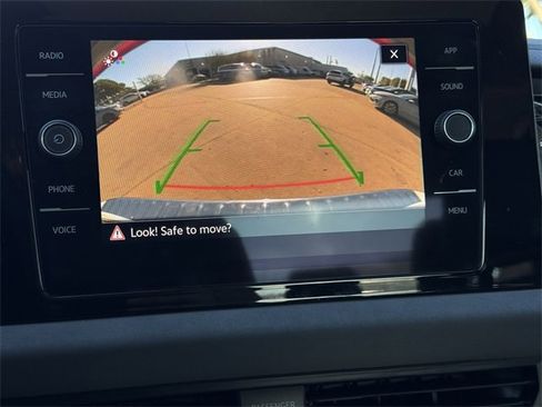 Certified 2025 Volkswagen Jetta SE image 17