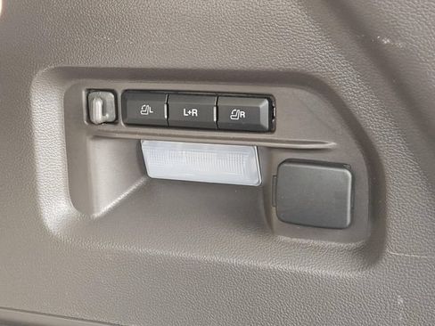 Used 2022 Ford Explorer Platinum w/ Equipment Group 601A AWD/4WD image 12