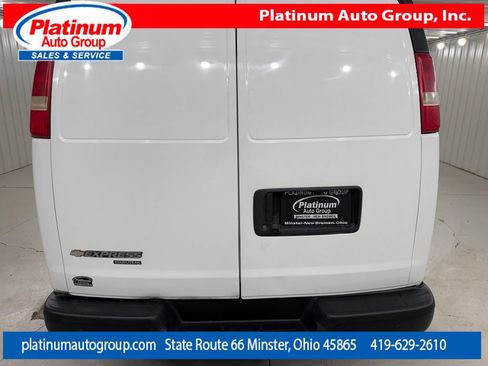 Used 2016 Chevrolet Express 3500 Extended RWD image 4