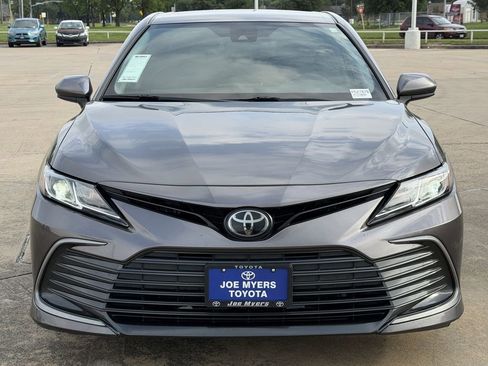 Used 2022 Toyota Camry LE FWD image 3