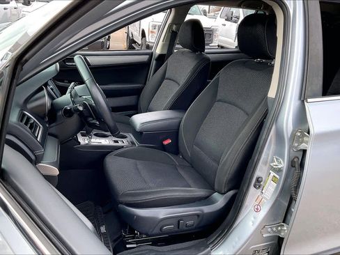 Used 2018 Subaru Outback 2.5i Premium image 7