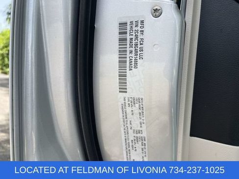 Used 2024 Chrysler Pacifica Touring-L FWD image 32