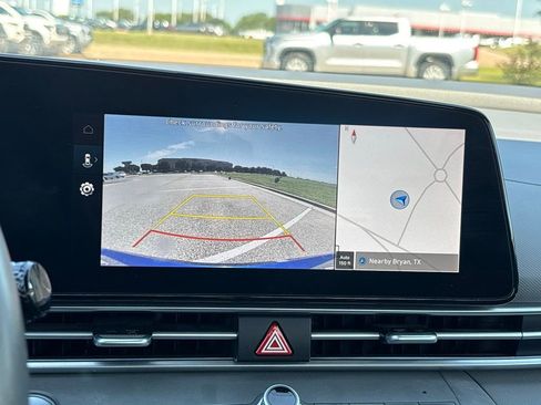 Used 2025 Hyundai Elantra SEL FWD image 18