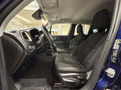 Used 2019 Jeep Renegade Latitude w/ Cold Weather Group AWD/4WD image 18