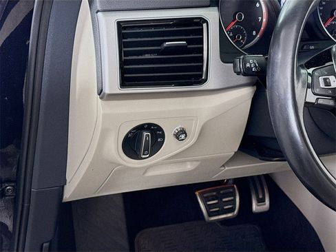 Used 2018 Volkswagen Atlas SEL w/ R-Line Package image 4