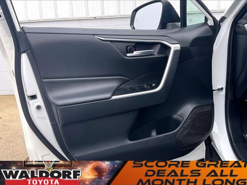 Used 2019 Toyota RAV4 XLE w/ Carpet Mat Package image 28