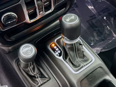 Used 2022 Jeep Wrangler Sahara w/ Cold Weather Group image 19