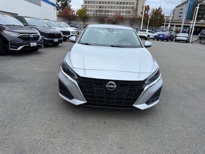 Used 2023 Nissan Altima 2.5 SV