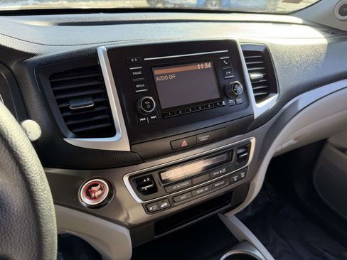 Used 2018 Honda Pilot LX image 35