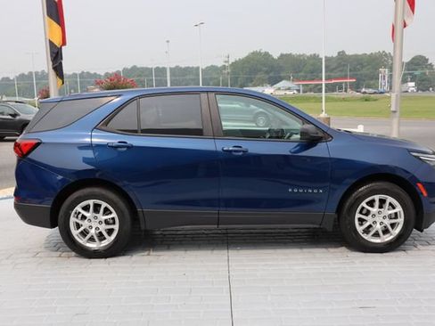 Used 2022 Chevrolet Equinox LS w/ LS Convenience Package AWD/4WD image 6