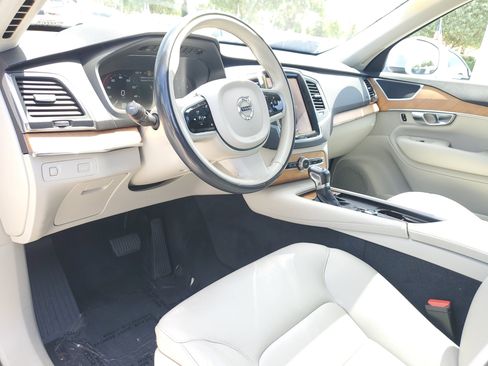 Used 2022 Volvo XC90 T6 Momentum w/ Protection Package Premier AWD/4WD image 23