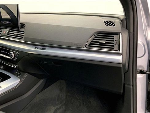 Certified 2025 Audi Q5 2.0T Premium Plus image 16