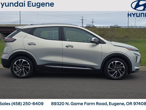 Used 2023 Chevrolet Bolt EUV Premier w/ Super Cruise Package image 2