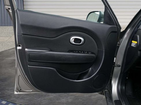 Used 2016 Kia Soul FWD image 13